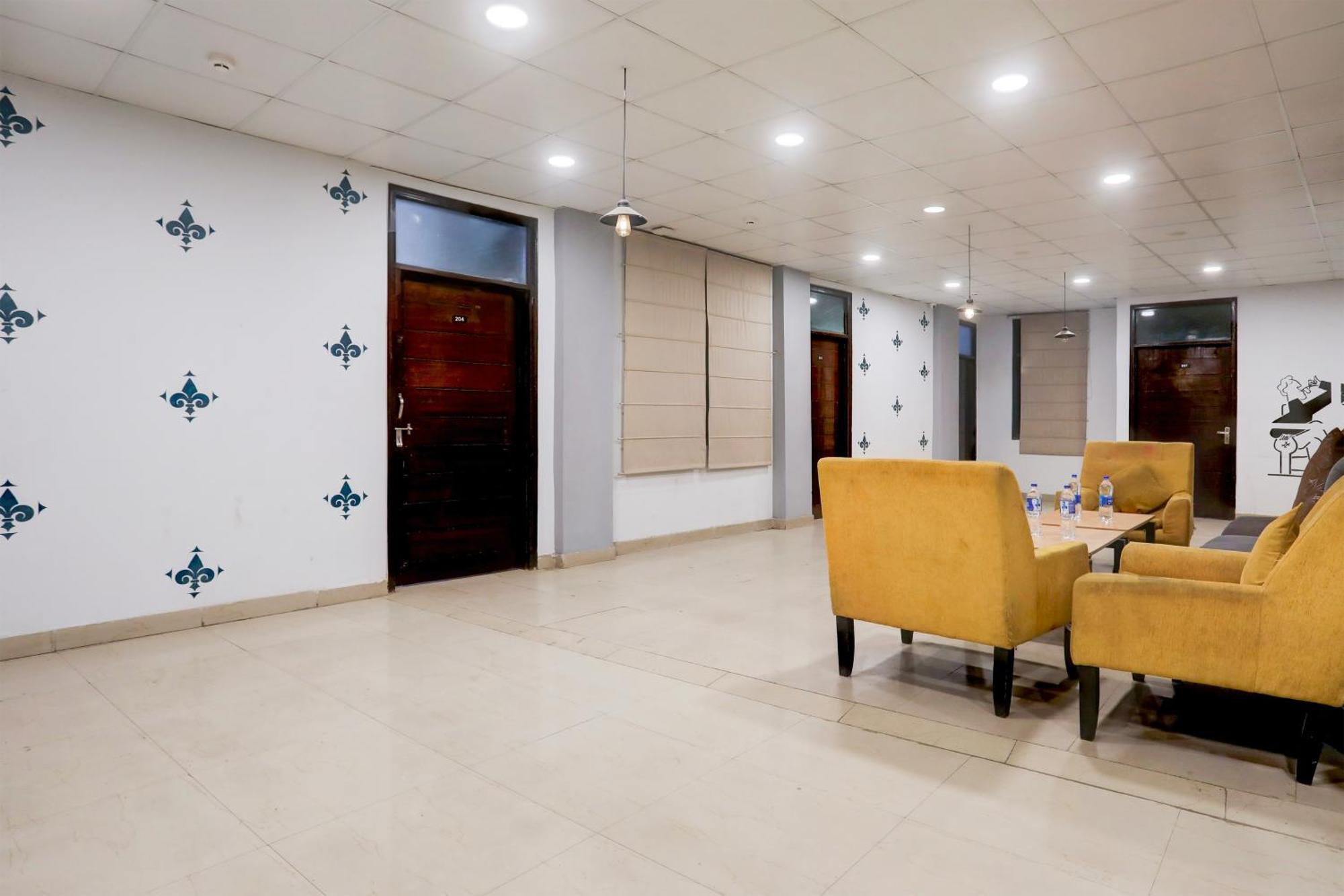 Hotel Fabexpress Saket Residency 3*