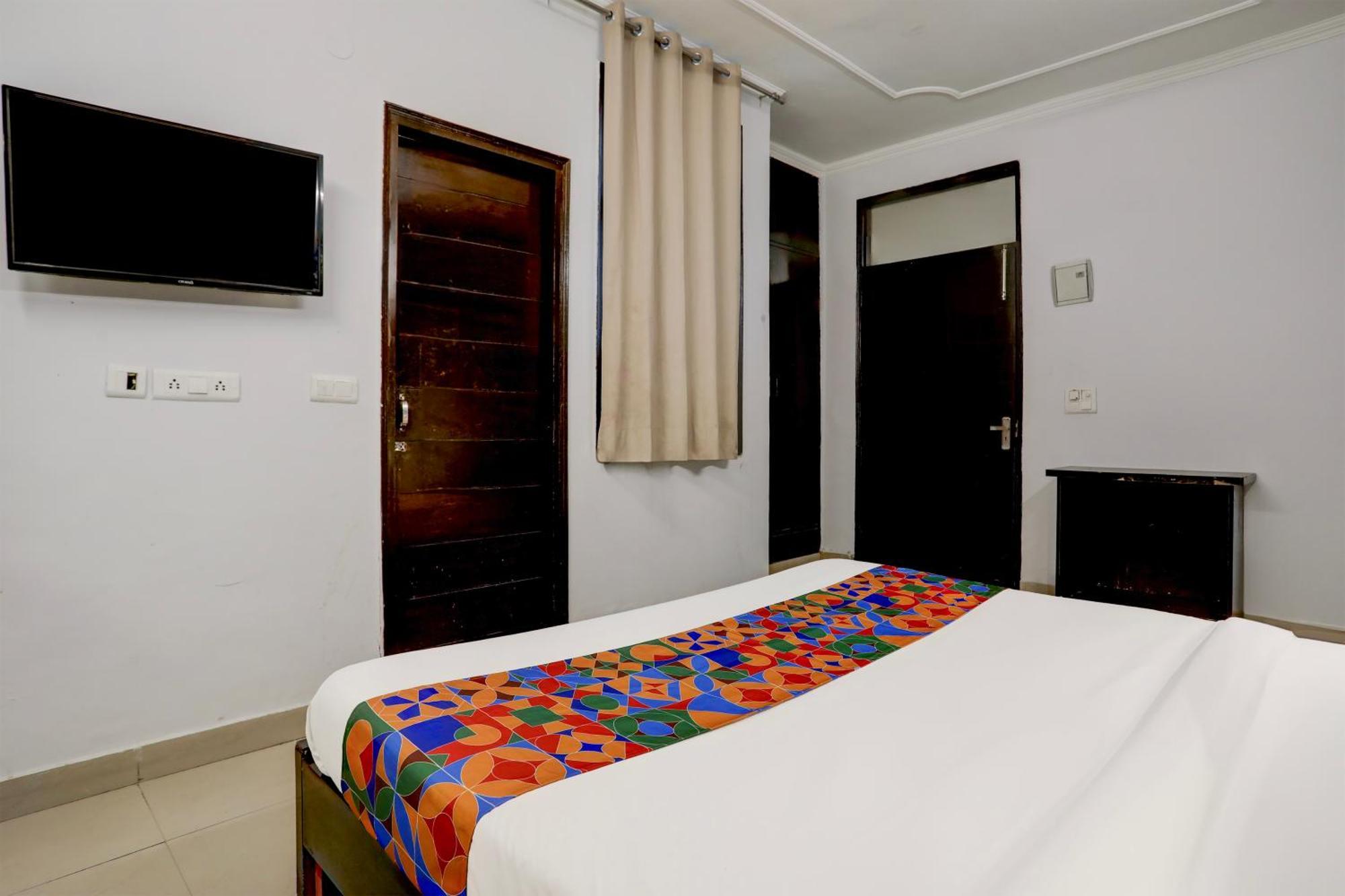 Hotel Fabexpress Saket Residency New Delhi